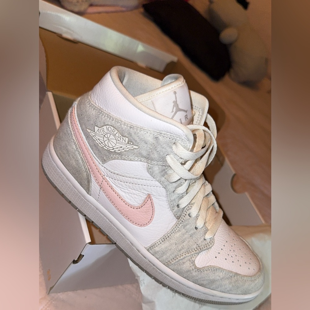 Jordan Women's Sneakers in Gray and Pink